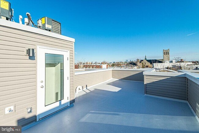 Building Photo - 715 S 51st St