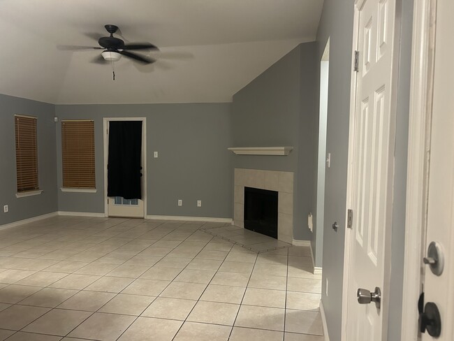 Building Photo - 17235 Glenpatti Dr