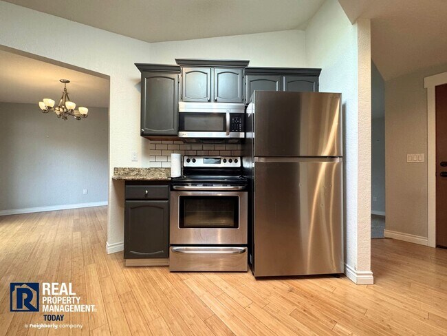 Building Photo - Charming 3-Bedroom Home with Fenced Yard & 2-Car Garage Near Downtown Puyallup!!