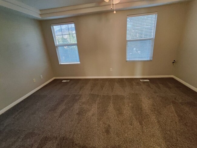 Building Photo - Spectacular 3-Bedroom Draper Townhouse with Garage