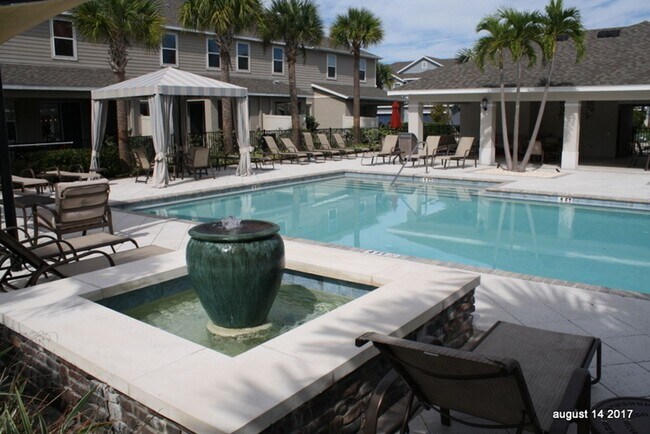 Building Photo - Large 3/3/2 Townhome Carrollwood