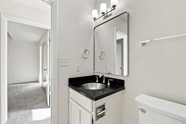 Building Photo - 320 Grapevine Pl