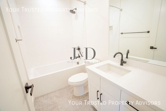 Building Photo - 1371 N Vulcan Ave