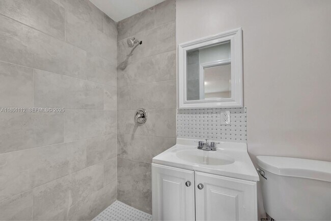 Building Photo - 2610 Riverland Dr