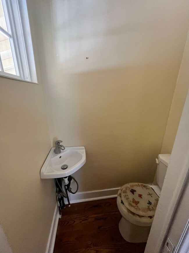 Building Photo - Well-Maintained San Diego Home with Classi...