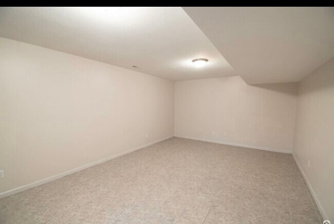 Bonus space #2 - 1524 Foxfire Dr
