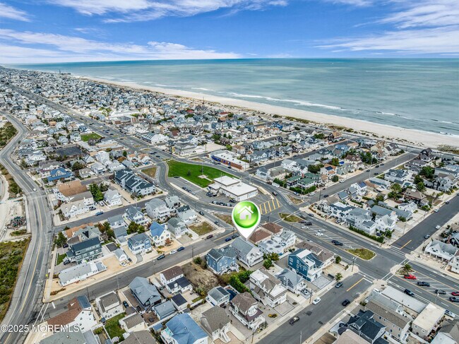 Building Photo - 111 7th Ave