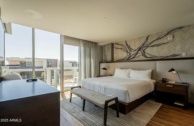 Building Photo - 5455 E Lincoln Dr