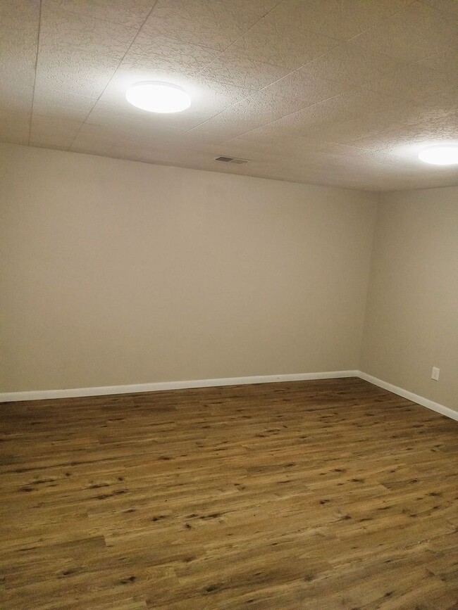 Building Photo - Darling Home in Bel Aire - Finished Baseme...