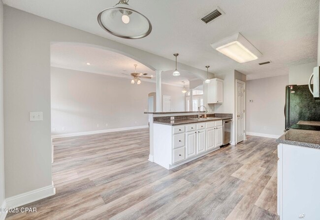 Building Photo - 415 Hidden Island Dr
