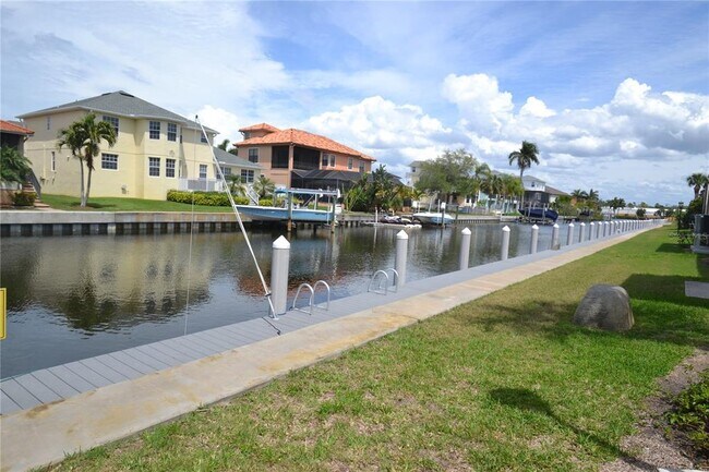 Building Photo - 329 Moorings Cove Dr