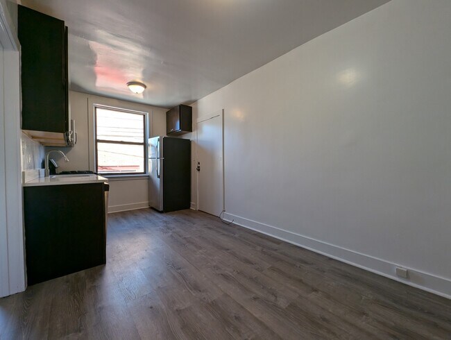 Building Photo - 1948 1/2 N Spaulding Ave