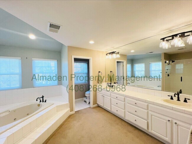 Building Photo - 7000 Sterling Gate Ct