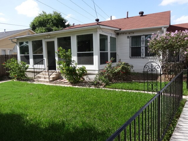 Building Photo - Beautiful Newly Remodeled Home