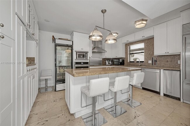 Building Photo - 201 Knollwood Dr