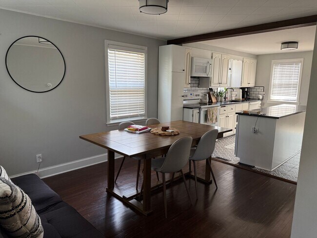 Building Photo - Charming 3 bedroom 1.5 bath in Amherst :