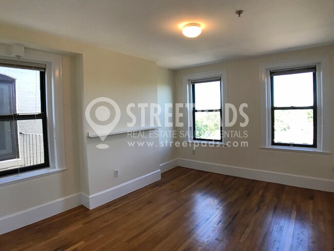 Building Photo - 881 Massachusetts Ave
