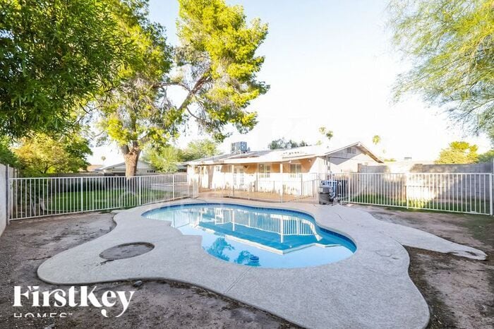 Building Photo - 5106 S Fairfield Dr