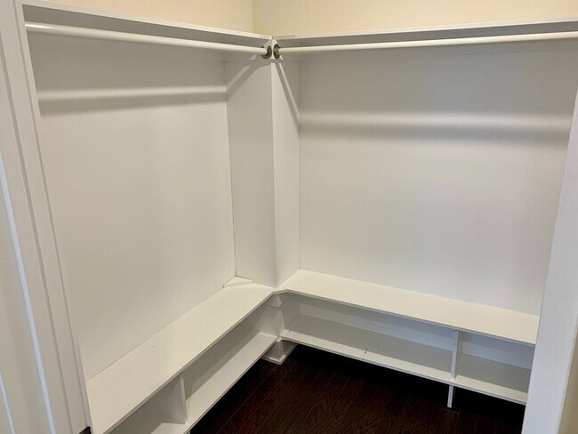 Building Photo - Stunning 2-Bed Condo with Private Roof Deck in Norris Square! Available mid-July!