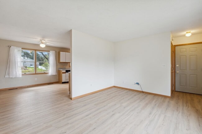 Building Photo - Great Single Family Home in North Hudson