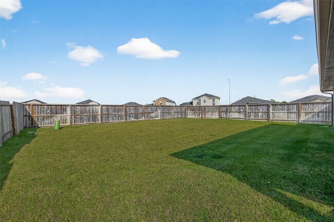 Building Photo - 7411 Canyon Chase Dr