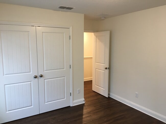Building Photo - 3173 Creek Village Ln