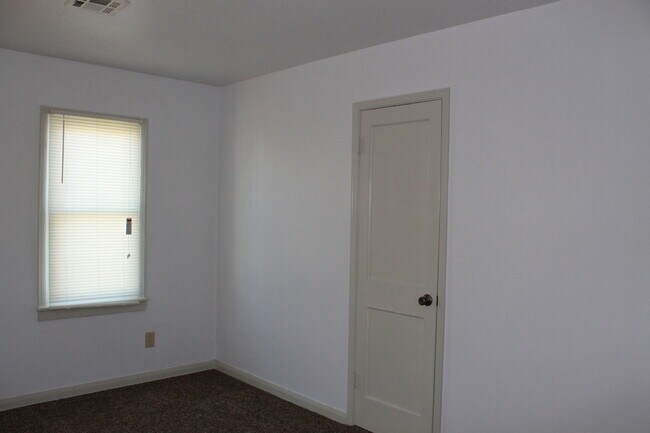 Building Photo - 426 E Northrup Dr