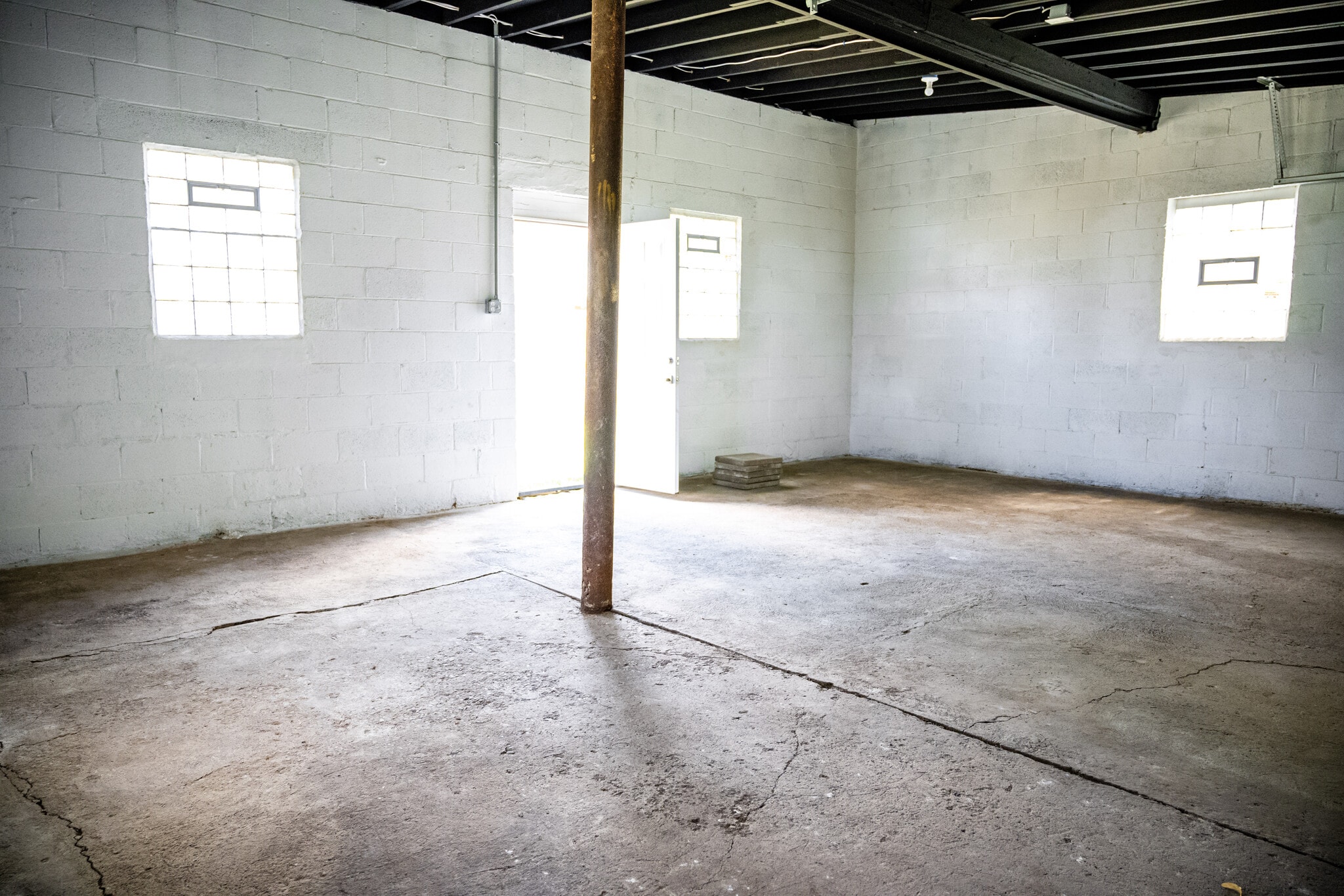 Building Photo - 287 E Barthman Ave