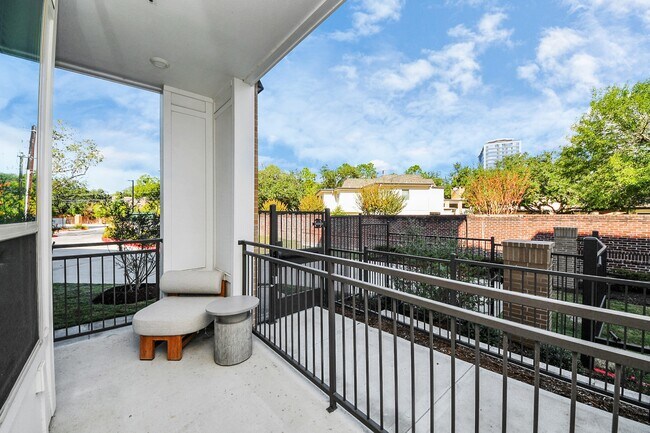 Building Photo - 15635 Memorial Dr