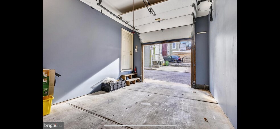 Building Photo - 1250 William St