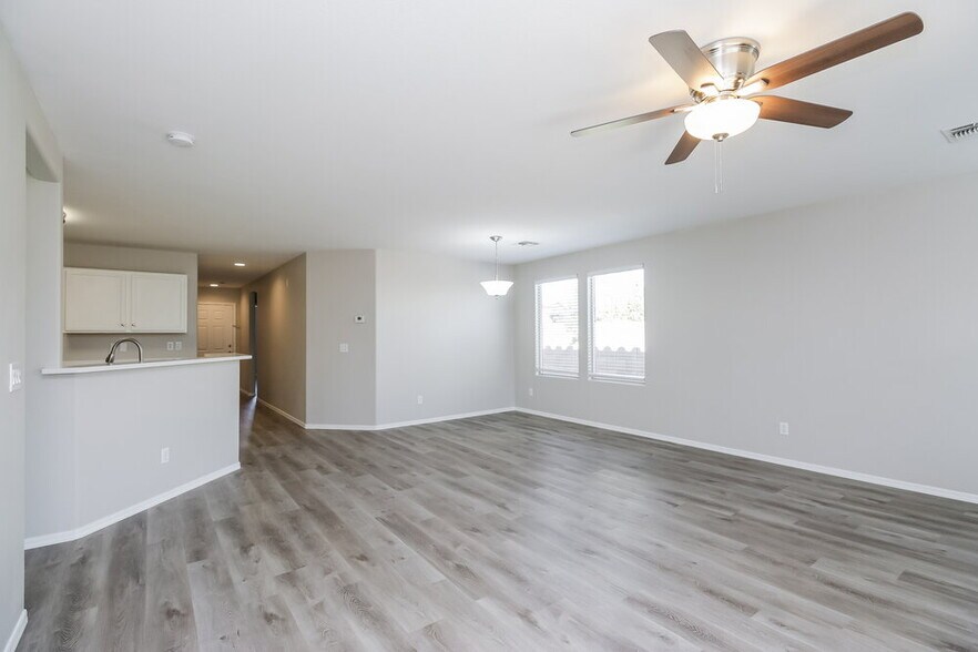 Building Photo - 38059 N Carolina Ave