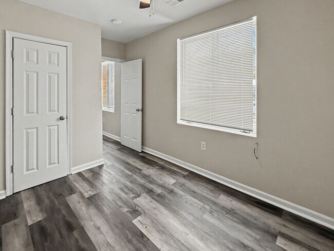 Building Photo - 832 49th St NE