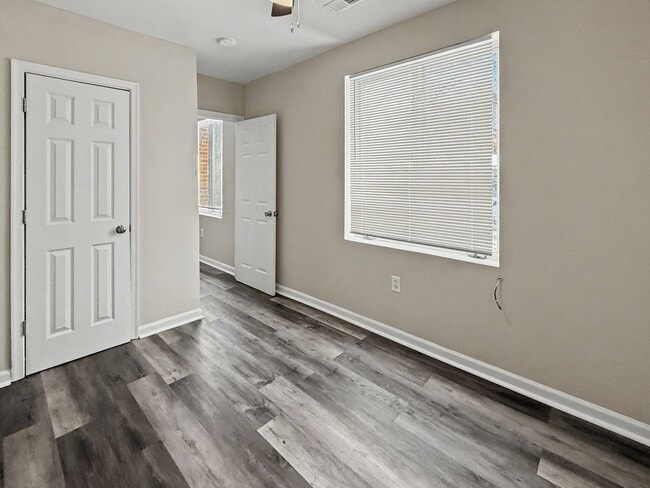 Building Photo - DC1003