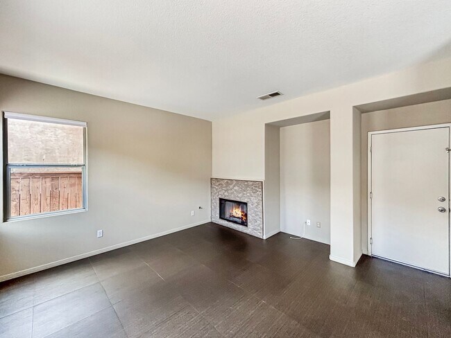 Building Photo - Beautiful 4BD/2.5BA House in Eastlake W/ O...