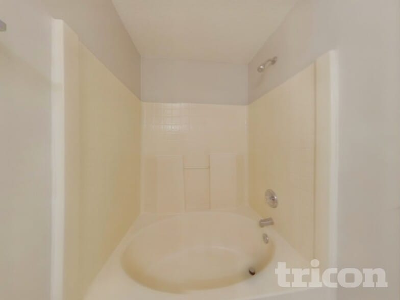 Building Photo - 2736 Daffodil Dr