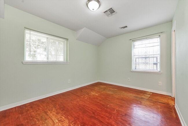 Building Photo - 7119 Bellaire Blvd