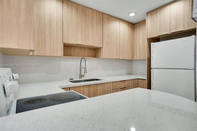 Building Photo - 8650 SW 67th Ave