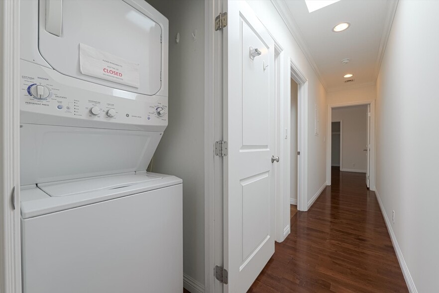 Building Photo - 809 N La Jolla Ave