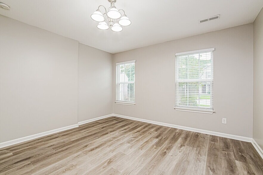 Building Photo - 442 Randolph Dr