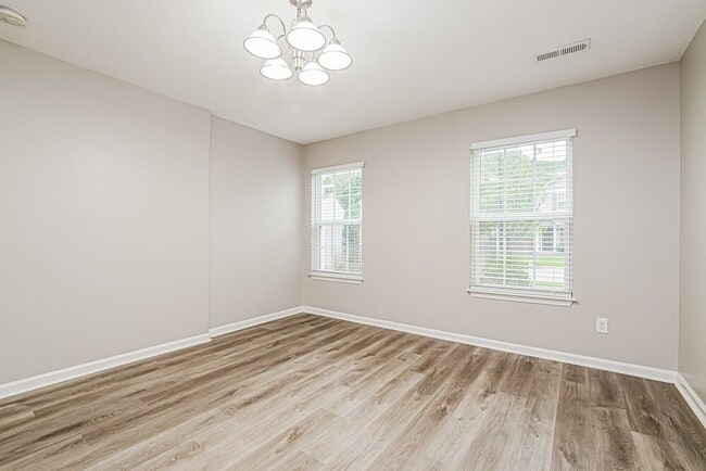 Building Photo - 442 Randolph Dr