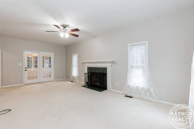 Building Photo - 810 Tacy Pl