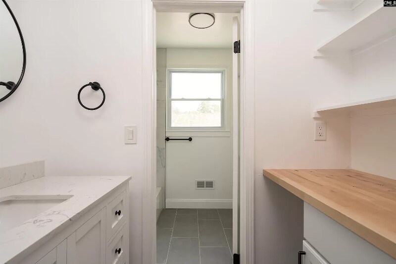 Building Photo - 9 Candlewood Ln