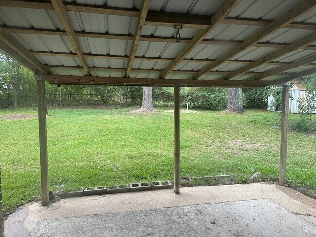 Building Photo - 107 Lake Dr