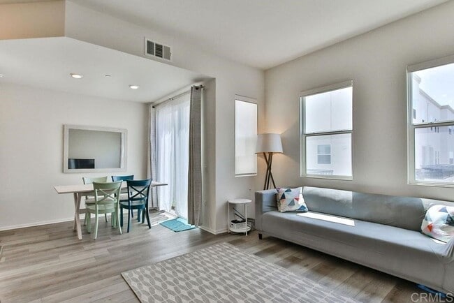 Building Photo - Newer 3 Bedroom Townhouse Near Otay Ranch ...