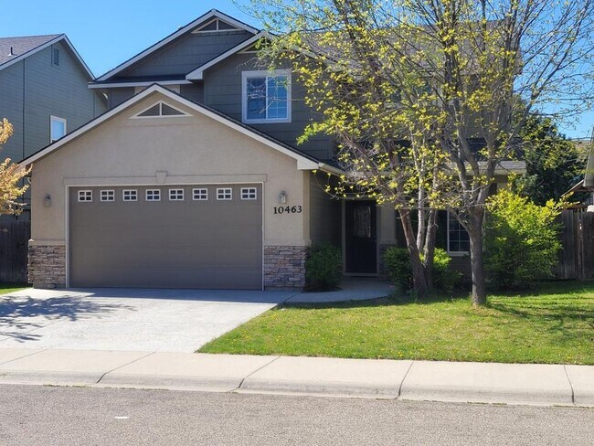 Building Photo - Great Location! 4 bedroom!
