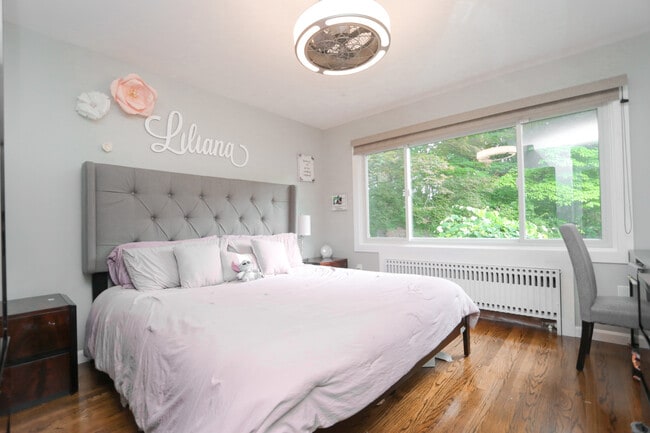 Building Photo - 22 Allen St