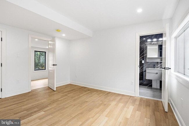 Building Photo - 321 S 3rd St