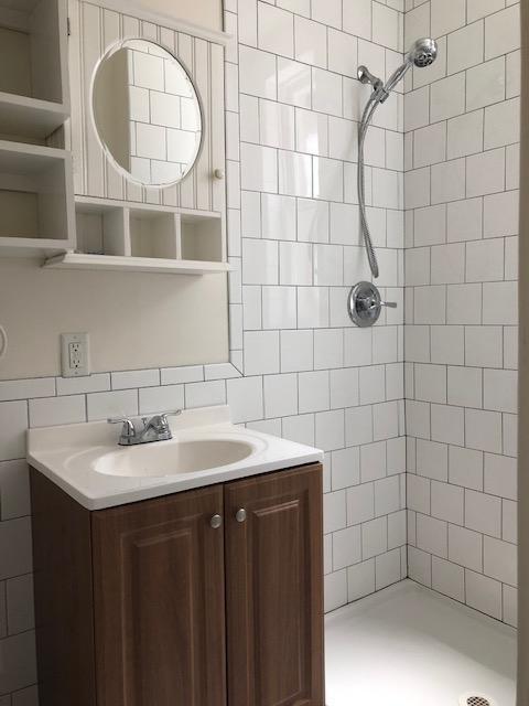 Building Photo - 379 Huguenot St