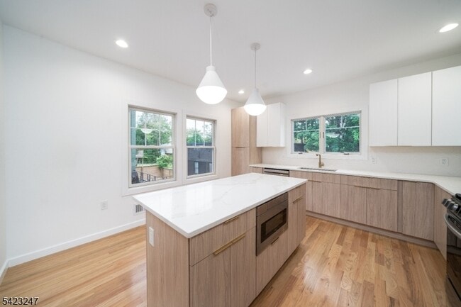 Building Photo - 107 N Fullerton Ave