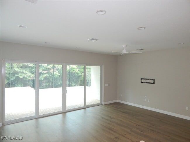 Building Photo - 11331 Jacaranda Dr